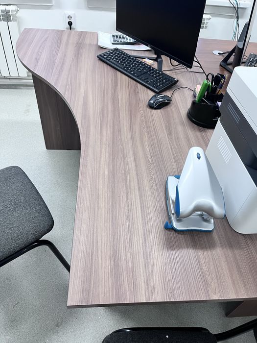 Продам стол, стулья, шкаф, диван для офиса