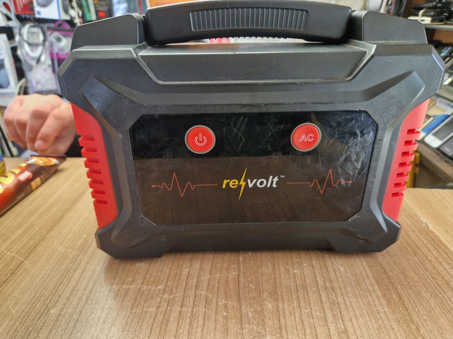 Преносима соларна зарядна станция Revolt