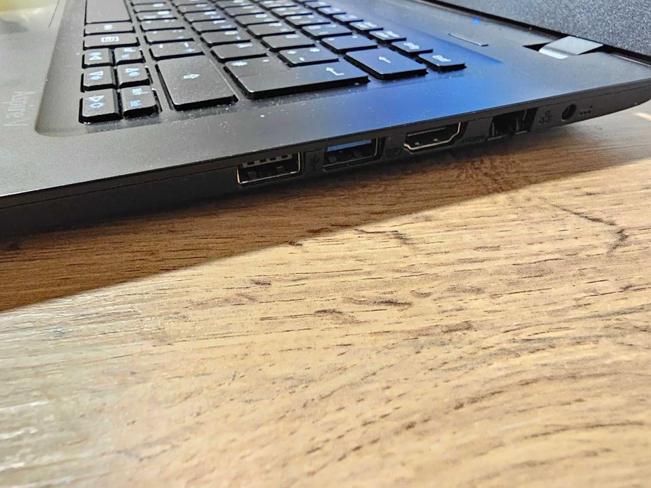 Компактен лаптоп Acer Aspire V3-371 (13.3") intel i3 4005U | 8GB RAM | 1TB HDD | 5ч. батерия + зарядно