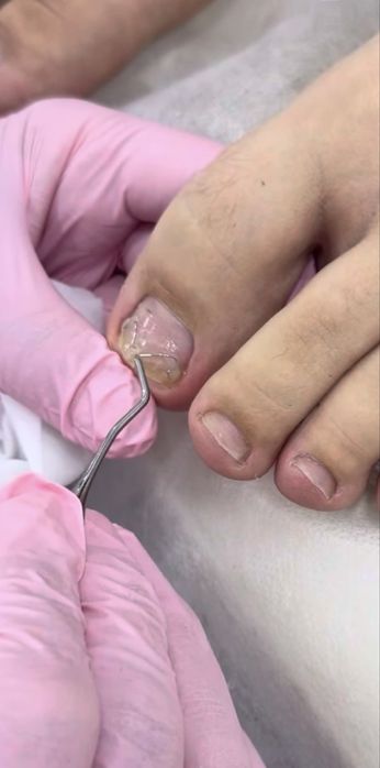 Маникюр и педикюр