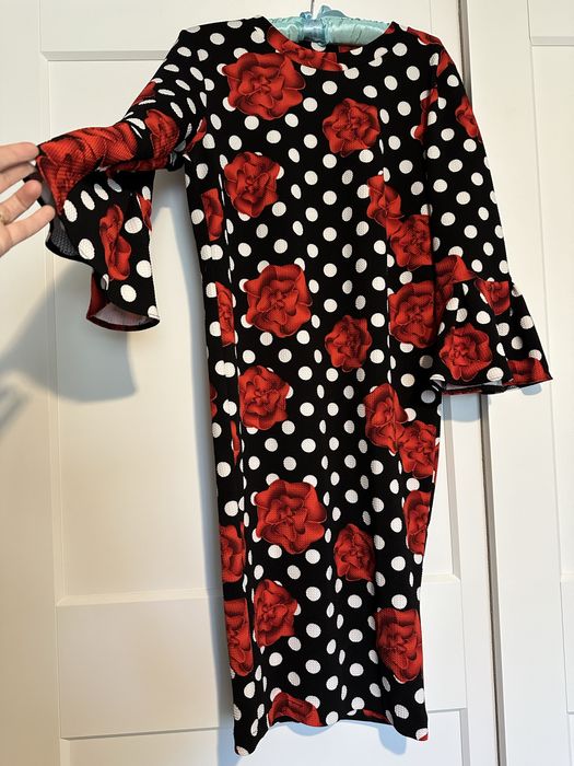 Rochie elastică cu trandafiri
