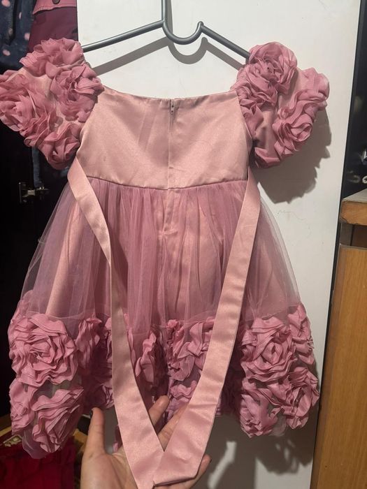 продам детские платья