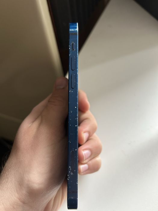 Iphone 12 с повреда