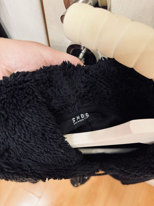 Черно пухкаво худи