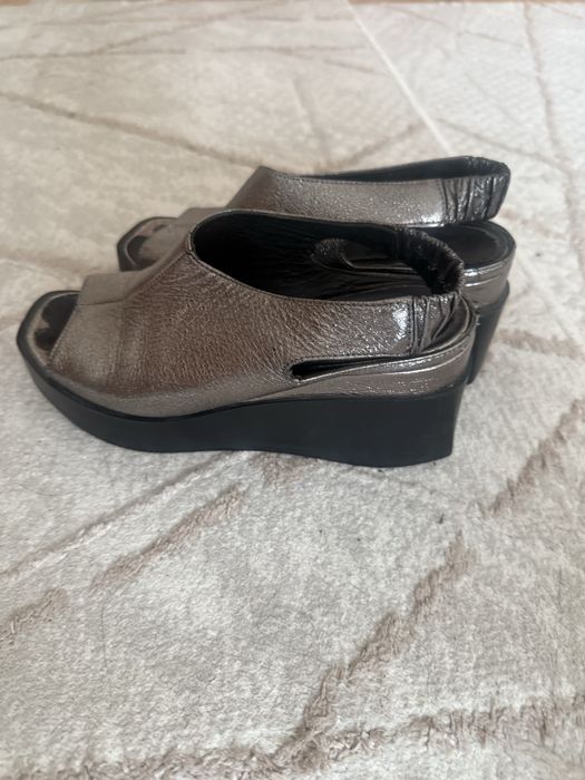 Продам обувь босоножки