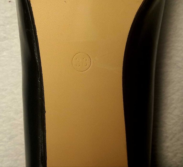 Pantofi negri lucioși