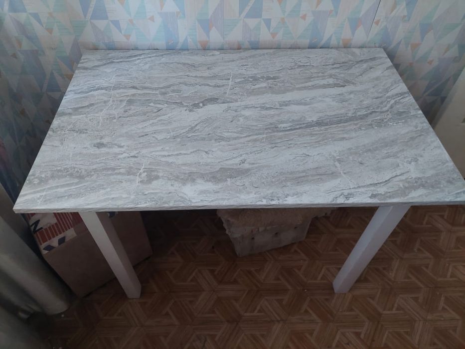 Кухоный,учебый стол новый