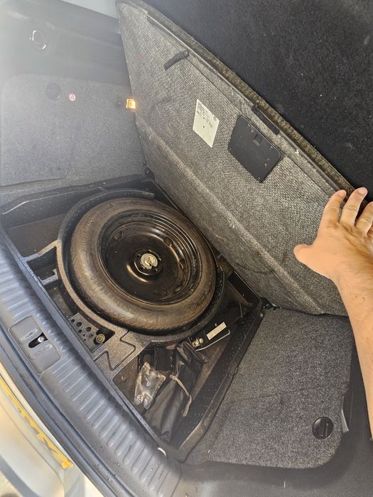 Rezerva+cutie tiguan R18 slim+cric si cheie 1000 lei