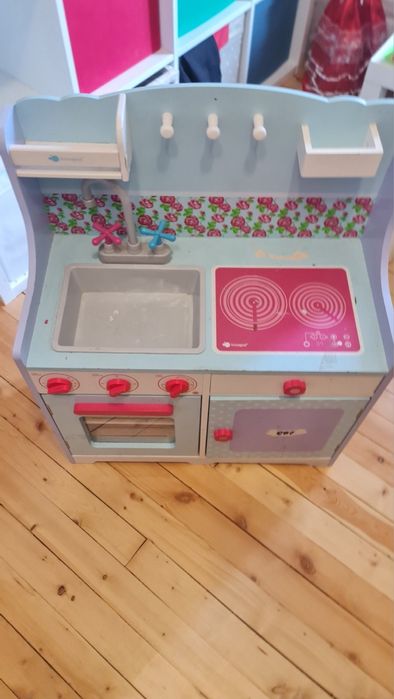 Детска розова кухна