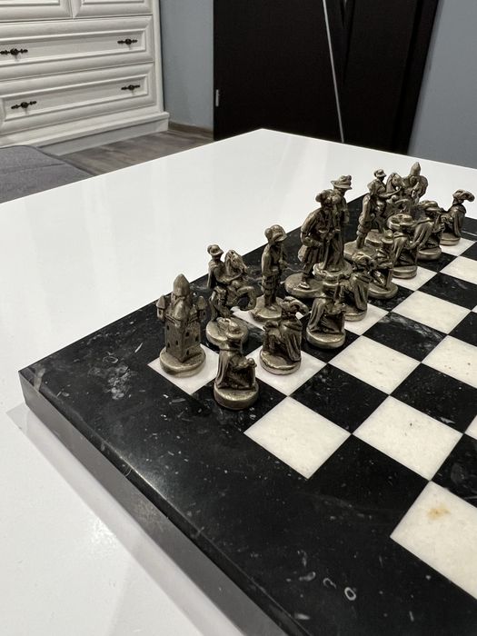 Красив антикварен шах