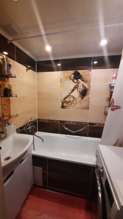 Продам 2 х комн квар. 9-43 , 1 этаж