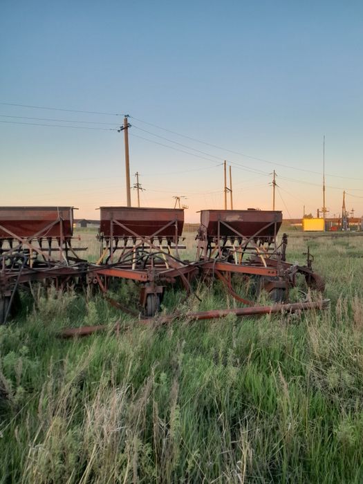 Продам сеялки 5 банок  рабочие катки новые
