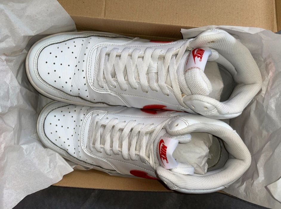 Adidasi Court Vision