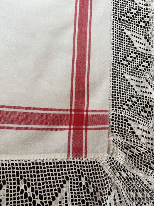 Fata de masa tesuta la razboi/ fata de masa traditionala