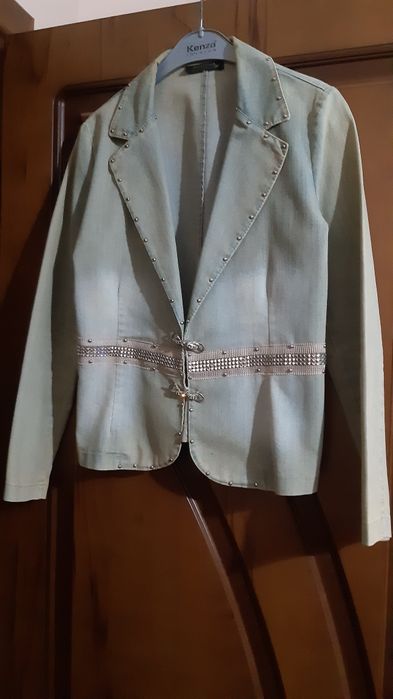 Продам джинсовый костюм