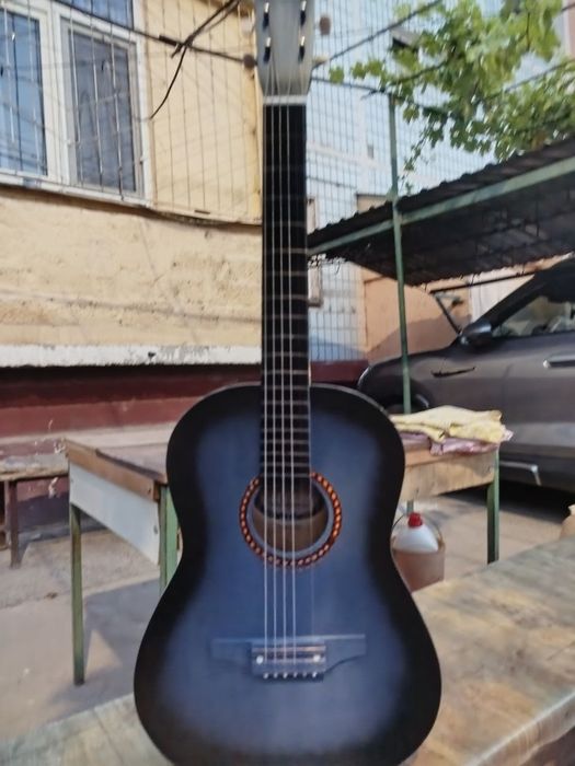 Акустическая гитара