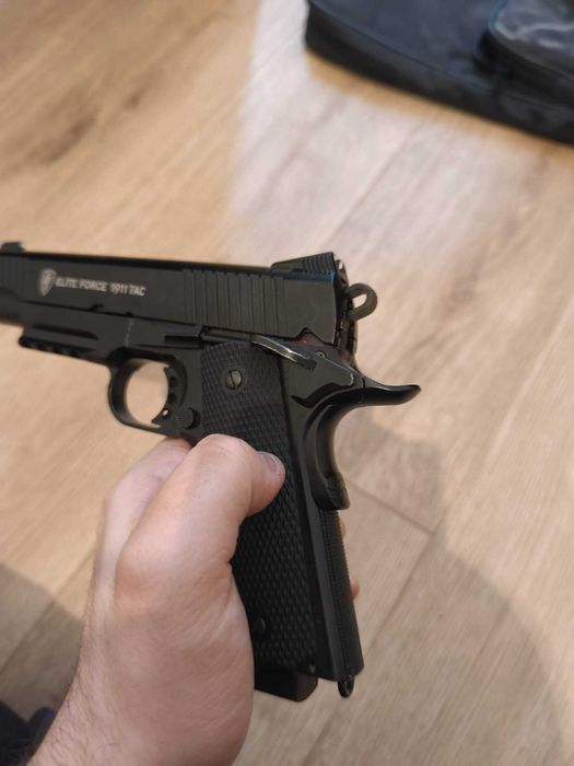 Elite Force 1911 Blow back Pistol airsoft CO2 cu holster
