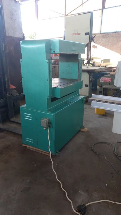 малка студена преса с размери дължина 900 мм.ширина 500 мм.