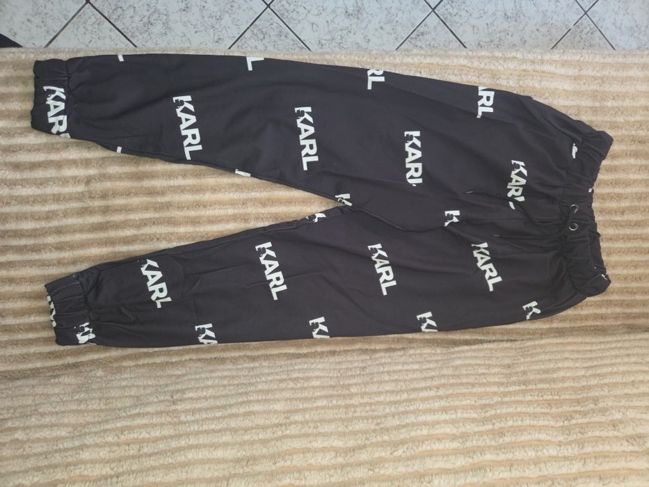 Продавам нов дамски памучен екип с бродирано лого -размер-М/Л