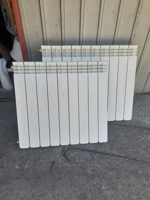Vând calorifer de aluminiu 10 elemenți