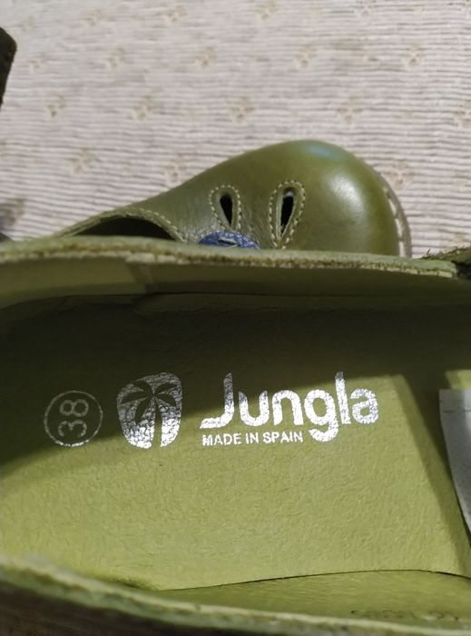 Продам сандалии, размер 38.