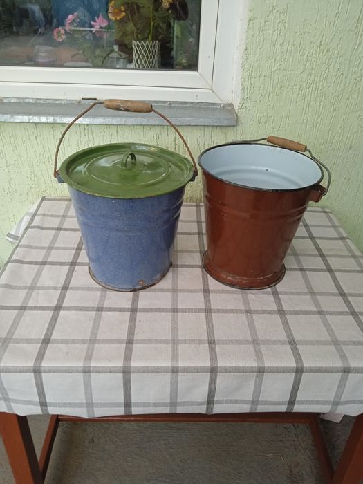 Ведро эмалированное.