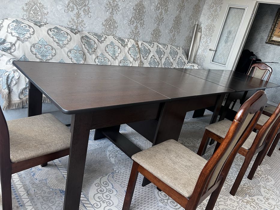 Стол-трансформер очень удобно компактно