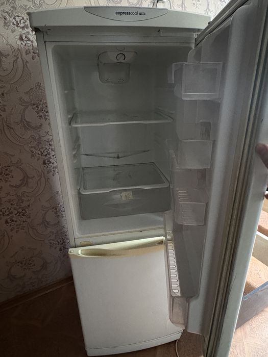 Холодильник в хорошем состояний