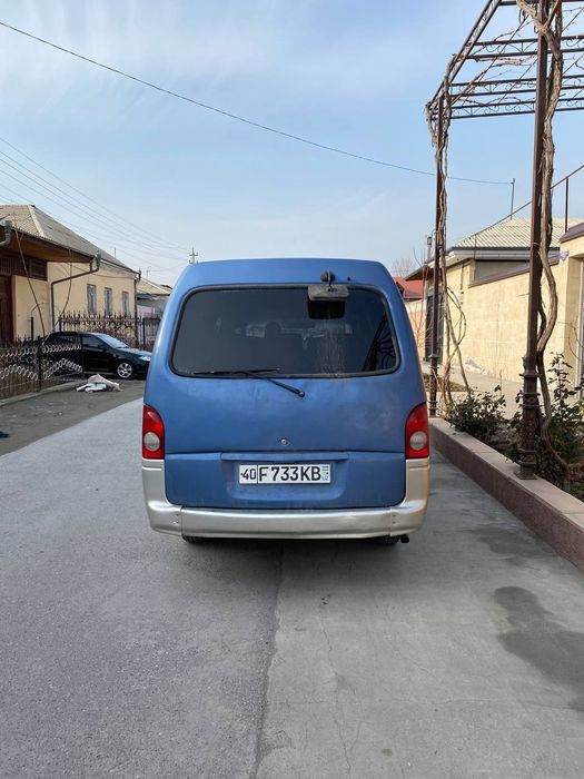 11 orindiqli mikro aftobus