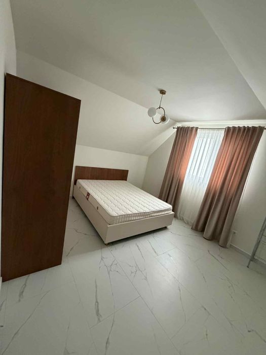 Inchiriez casa Lisaura