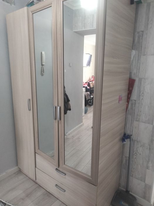 Продам шкаф  3х дверный