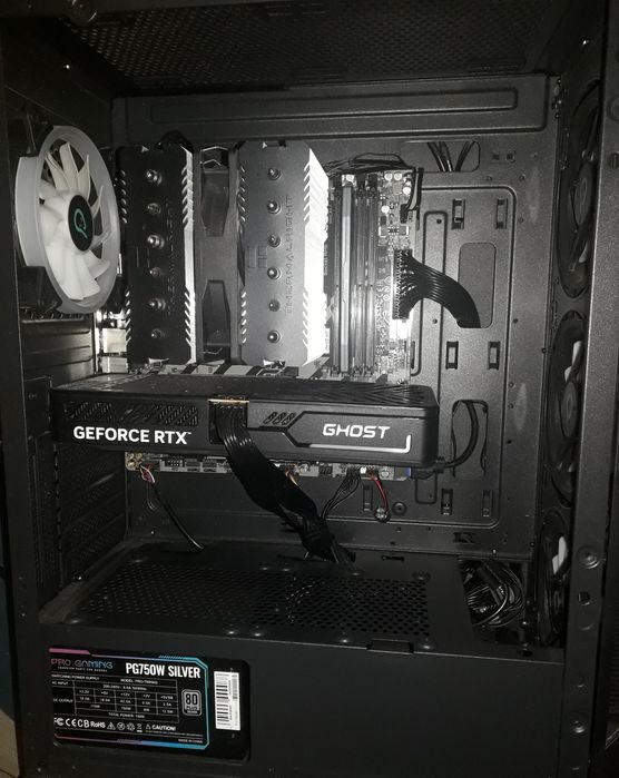 Pc gaming ryzen 5 7600x rtx 5060 plus monitor 320hz negociabil