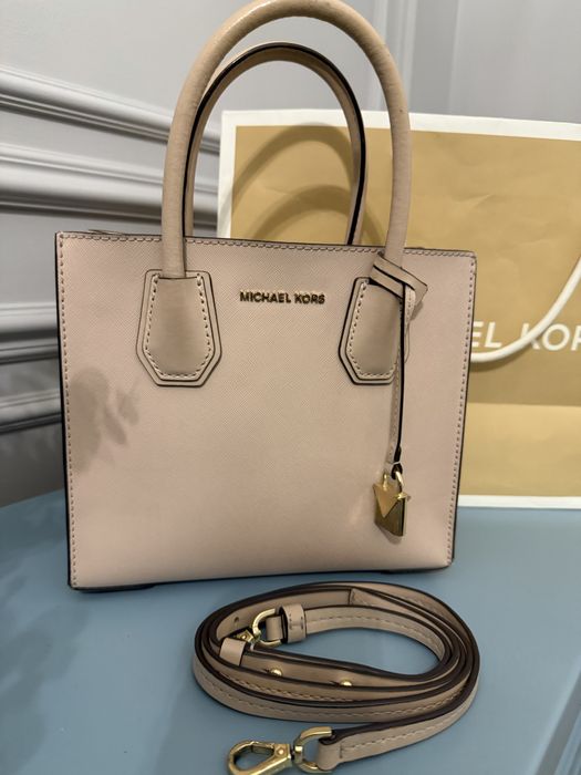 Красивая сумка бренда Michael Kors
