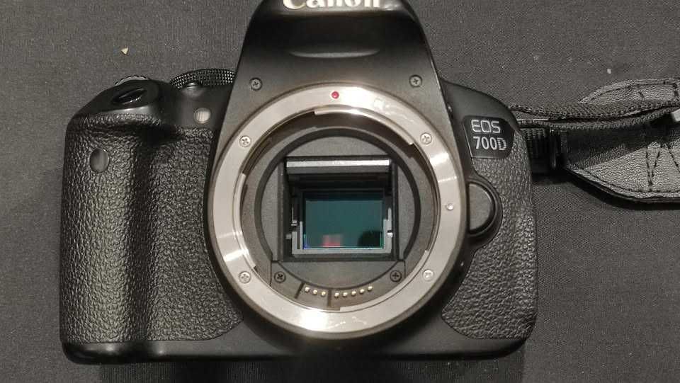 Продавам Canon EOS 700D + Sigma 30mm + Canon 17-85mm