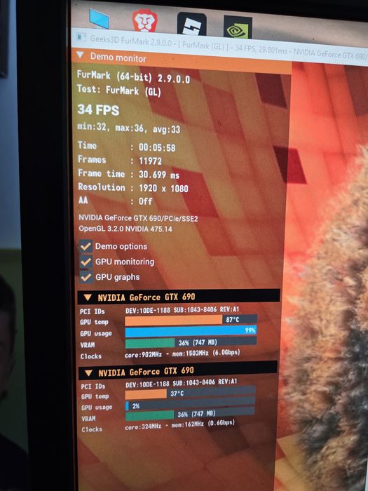 Vand placa video rara pentru colecționari GTX 690