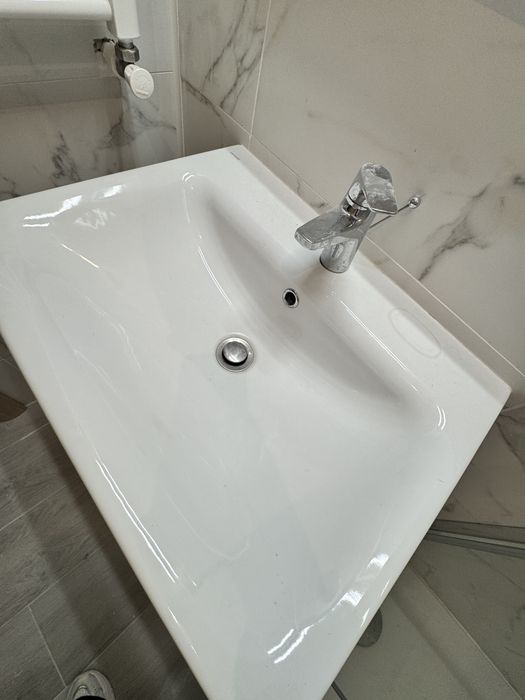Dulap cu lavoar incorporat plus baterie