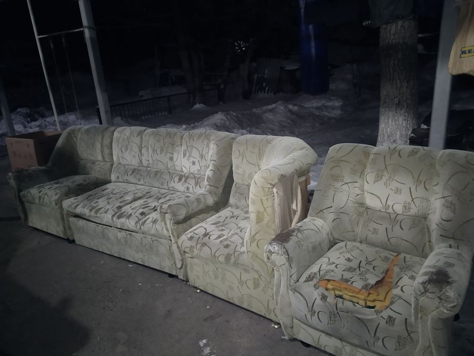 Продам диван очень дешево