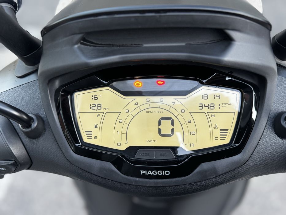 Piaggio Beverly 300 Deep Black + Accesorii