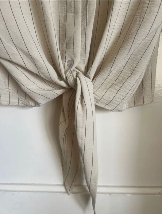 Set cămașă + pantalon beije deschis nou