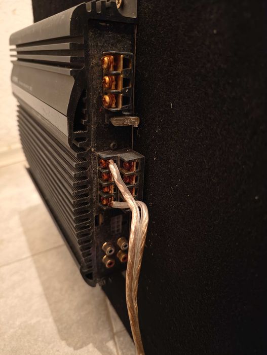 Бас каса с усилвател