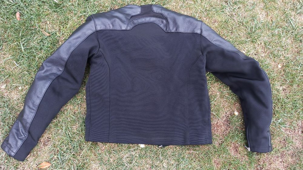 Vând geaca moto ICON Accelerant