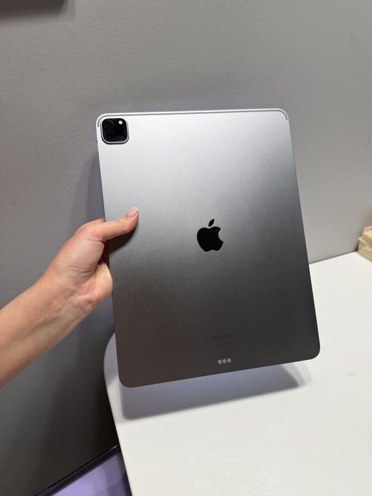 Продаю Ipad pro 6-го поколения, 12.9 дюйм. Состояние идеальное.