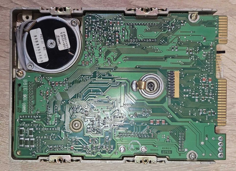 Ретро MFM хард диск Seagate ST251 - 40 MB тестван и работещ