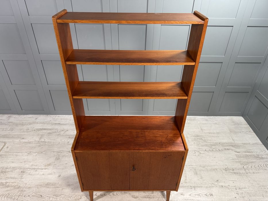 Винтидж библиотека - секция от 60-те Р264