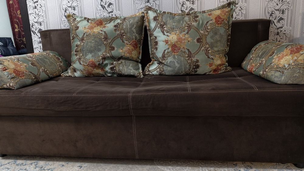 Диван в хорошем состоянии