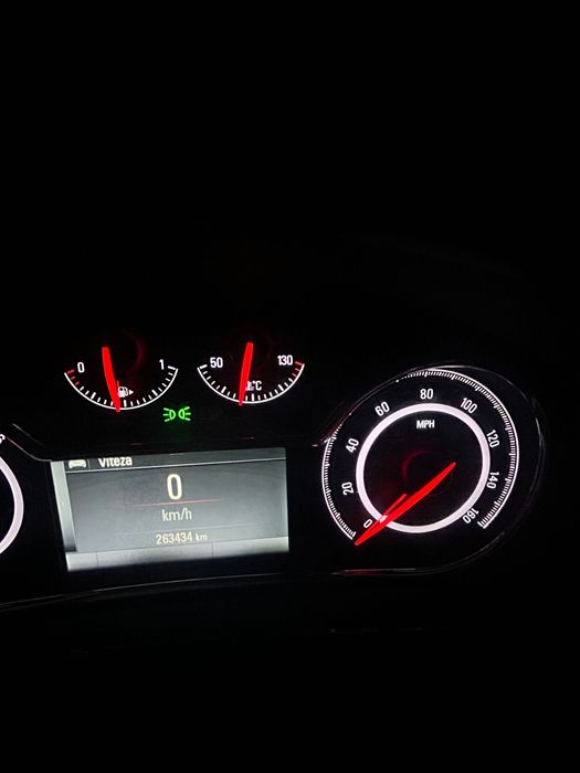 Vand schimb  Masina este in stare perfectă