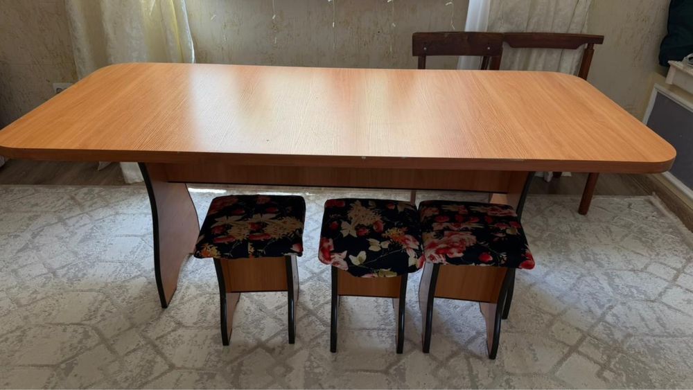Продам обеденный стол