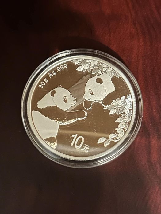 Сребърни монети на панда от 23 и 24г.