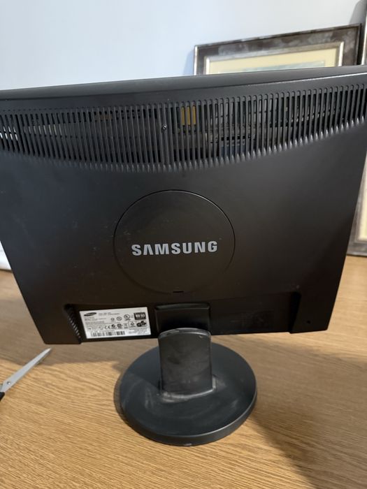 2 Monitoare LCD Samsung SyncMaster 932B si 940N
