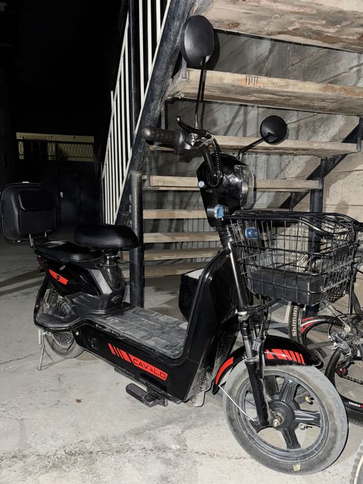 Skuter sotiladi arzon